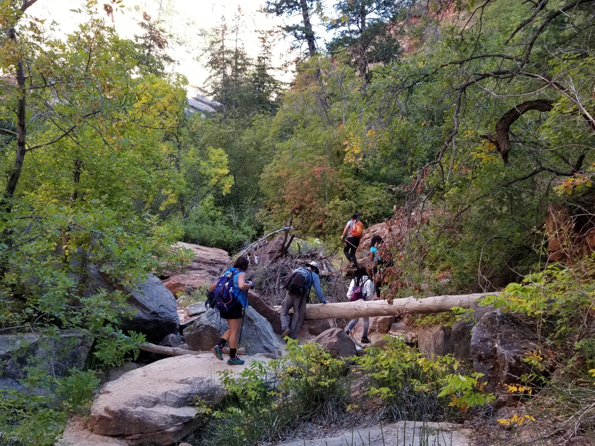 056-group_scrambling_along_the_route_up_canyon