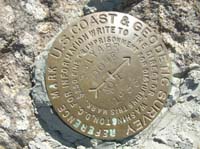 32-USGS_marker_on_the_peak