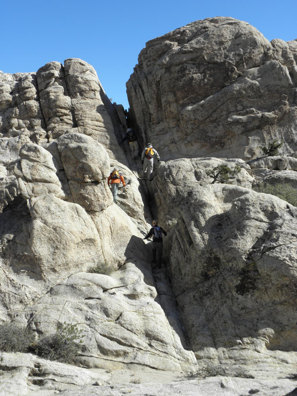 41-group_climbing_up_the_crack