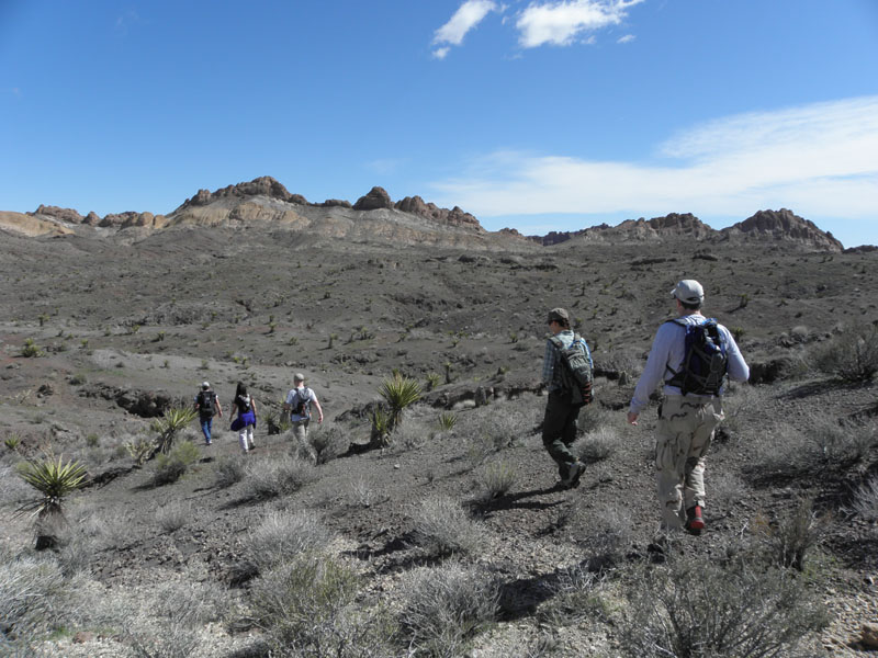 01-group_hiking_into_the_middle_of_nowhere-Eric_Nicole_Fred_Melissa_Gordon