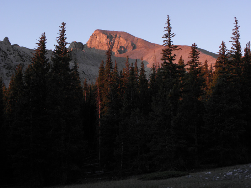 03-Wheeler_Peak_at_sunrise_on_the_trail-about_low_40's_degrees-feels_great
