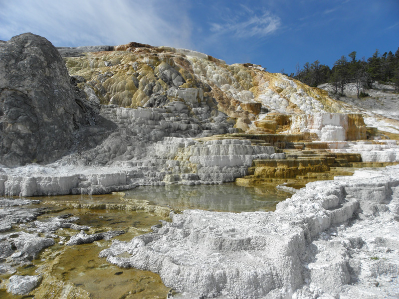 18-Palette_Spring_at_Mammoth_Hot_Springs