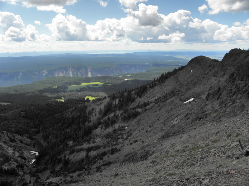 25-scenic_views_on_way_down-Grand_Canyon_Yellowstone_in_background