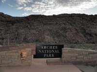 01-Arches_National_Park_entrance_sign