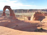 06-Delicate_Arch_with_basin_below