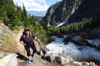 51-looking_back_to_Mommy_on_the_trail