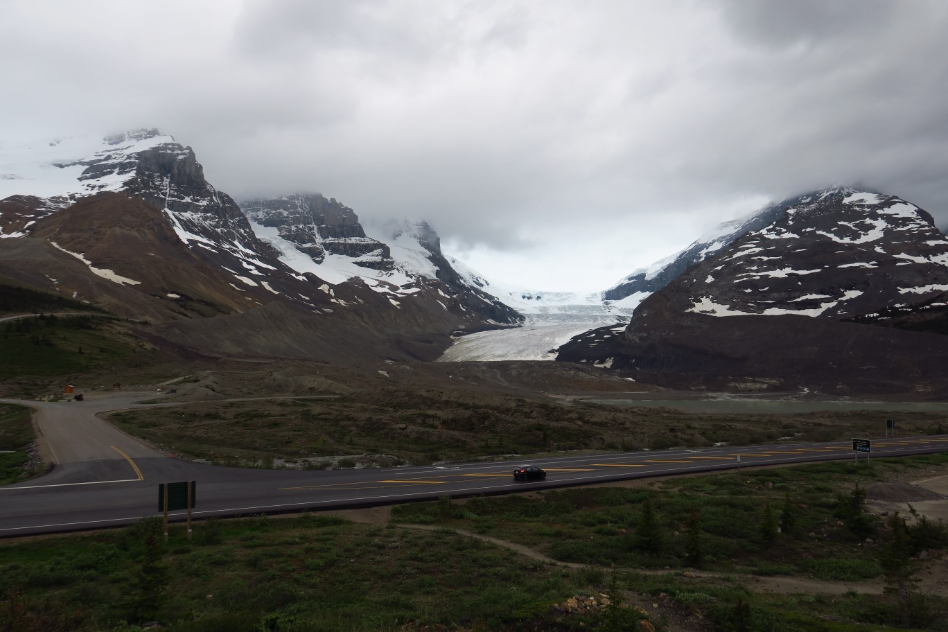 002-Athabasca_Glacier_from_Columbia_Icefield_Centre