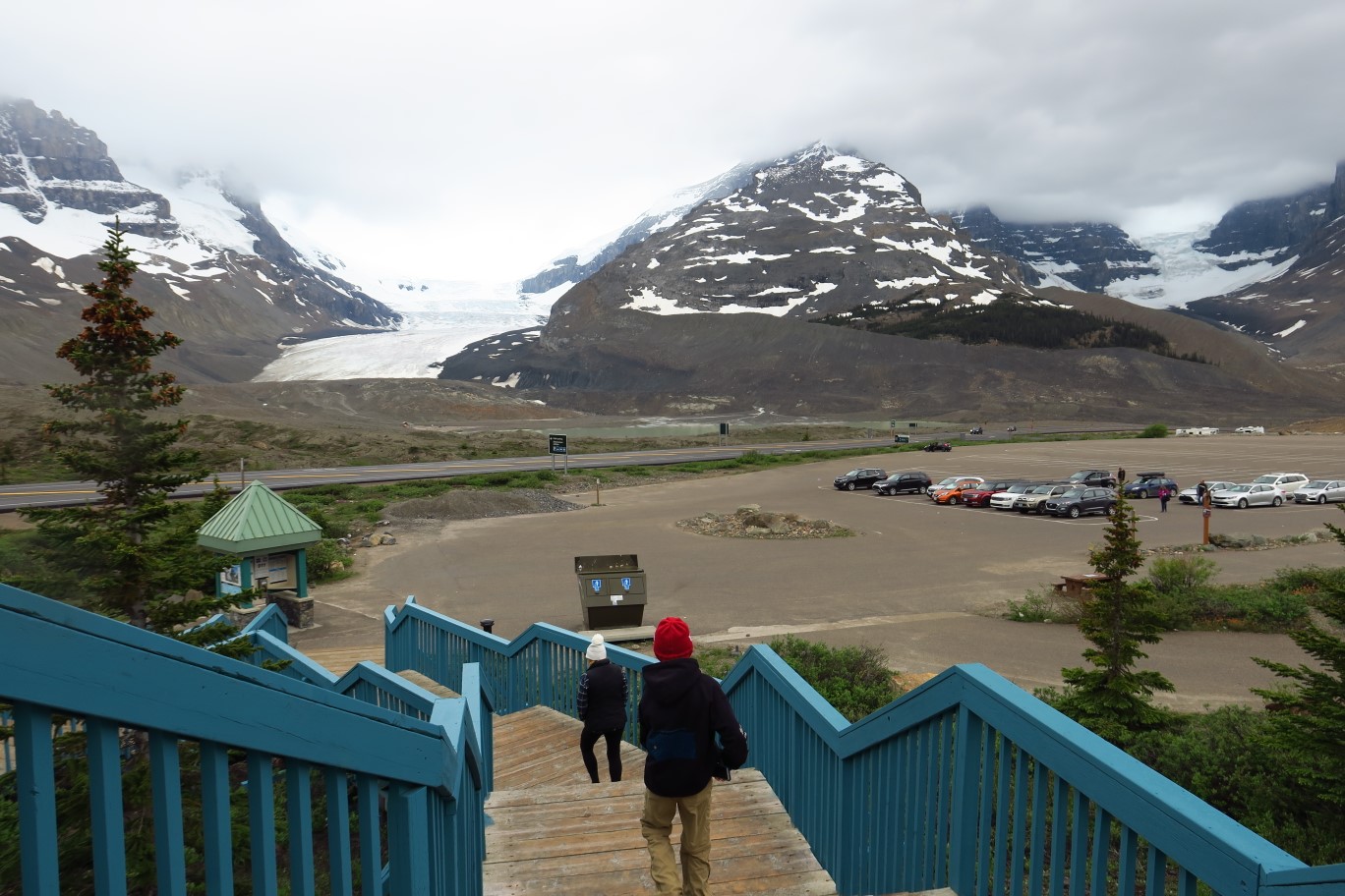 006-leaving_the_Columbia_Icefield_Centre_to_meet_for_our_tour_at_terminus_moraine