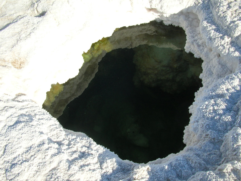 25-salt_hole