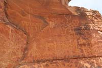 18-zoom_view_of_petroglyphs