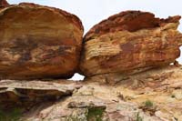 23-rock_with_petroglyphs
