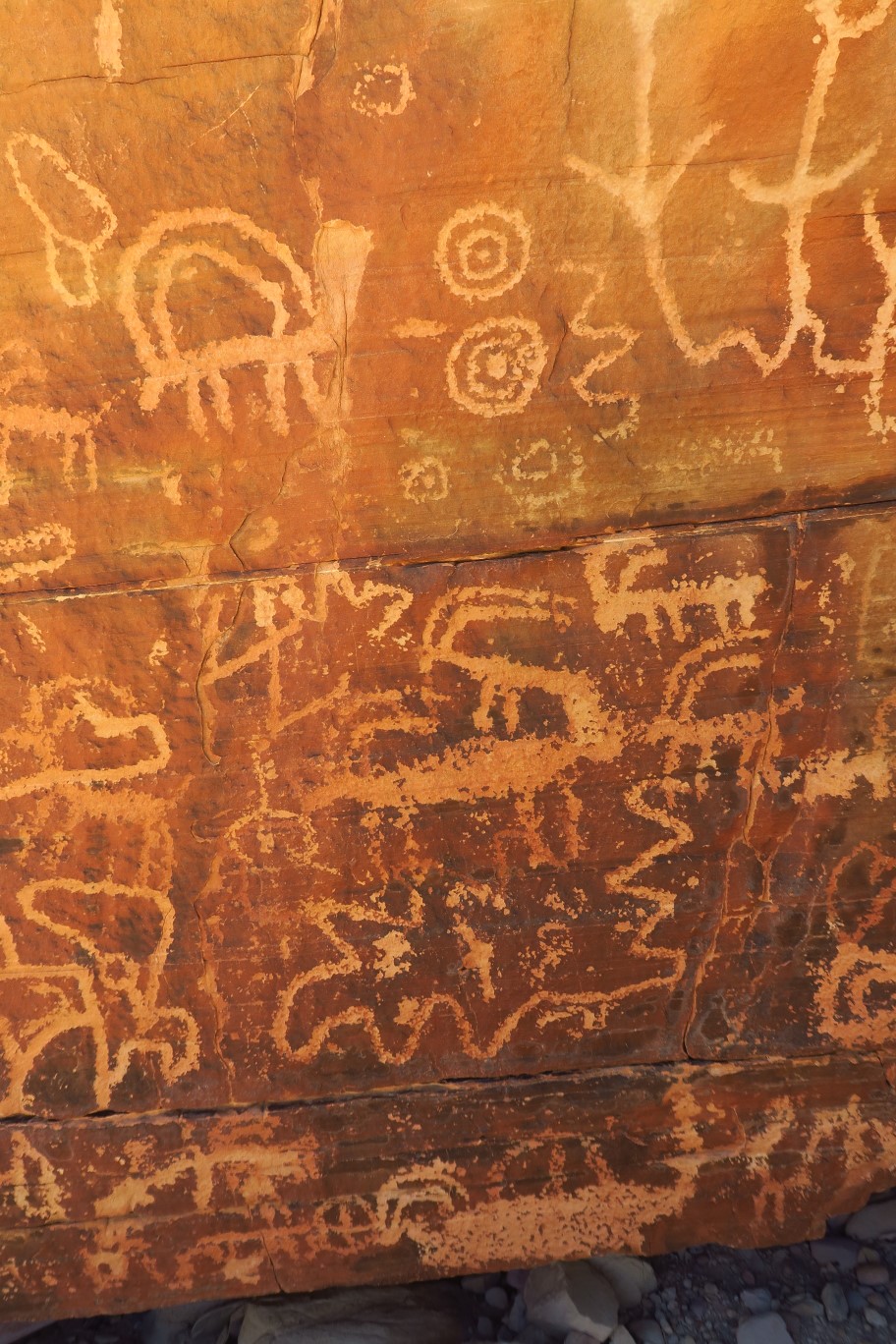 44-Newspaper_Rock_petroglyphs4