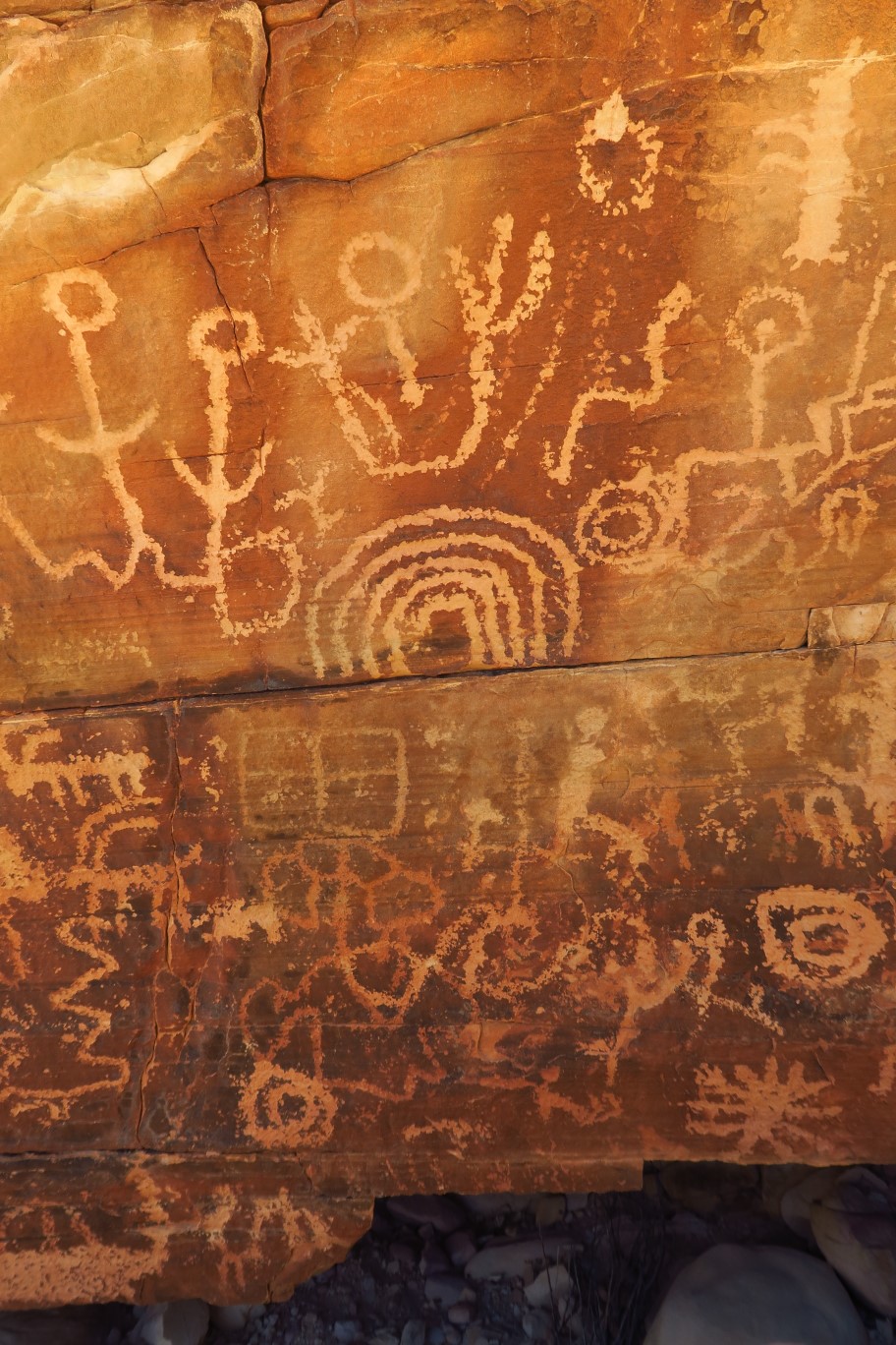 45-Newspaper_Rock_petroglyphs5