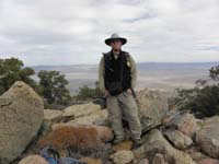 31-me_on_the_peak-Red_Lake_and_Music_Mountains_in_background-overcast_day-not_good_for_pictures