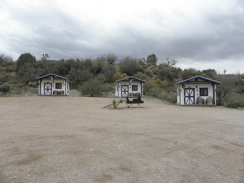 58-panning_to_the_right-cabins