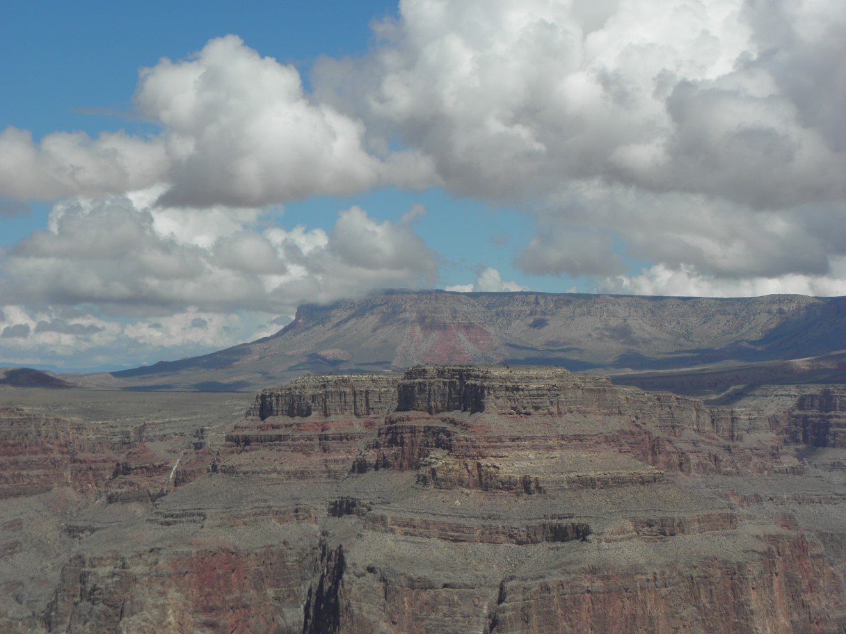 44-pretty_clouds_and_canyon