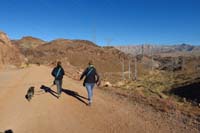 27-continuing_along_the_trail_to_the_Hoover_Dam
