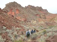 36-Roy_Bob_Kristi_Carole_hiking_in_a_wash