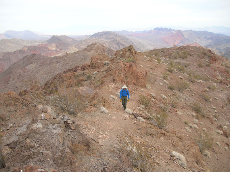 20-Dad_on_ridgeline_to_peak