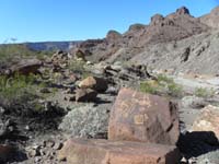077-trail_just_south_of_wash_takes_you_by_more_petroglyphs