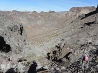 39-scenery_after_finding_break_in-cliff-heading_to_that_drainage,then_right-Fortress_Peak_to_upper_right