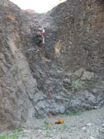 41-Ed_rappelling