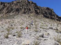 39-family_carefully_coming_down_loose_steep_section-from_Joel