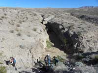 36-group_climbing_under_fence_with_canyon_in_background-not_long,but_amazing-only_.3_miles