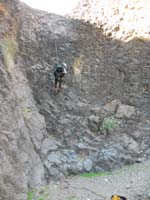41-Fabrienne_rappelling_that_same_wall