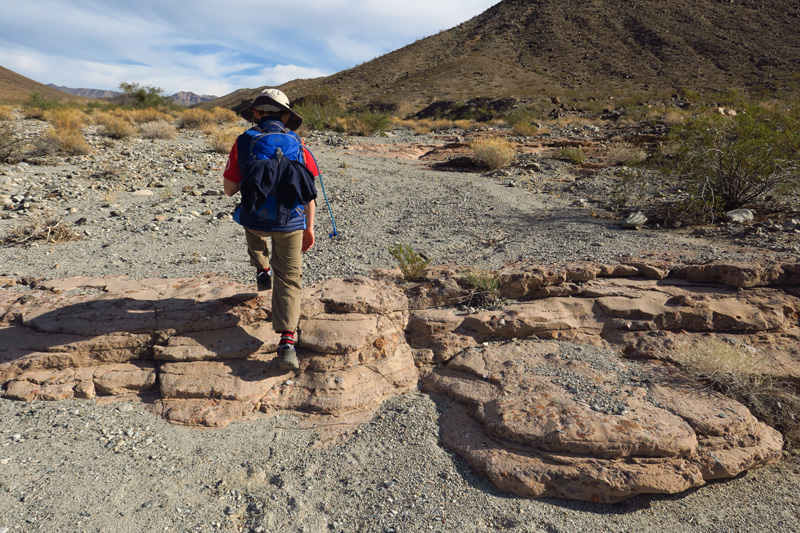 48-hiking_up_wash-neat_rocks