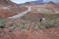 55-John_helping_his_wife_Loretta_up,she_was_a_trooper,she_was_at_her_limit_for_this_hike
