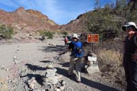 42-trail_junction,right_is_route_to_big_dry_waterfall,straight_is_non-scrambling_route
