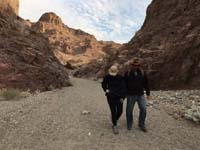 04-Mary_and_Mike_in_the_canyon