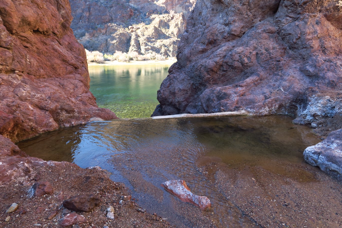 39-hot_spring_pool_above_waterfall