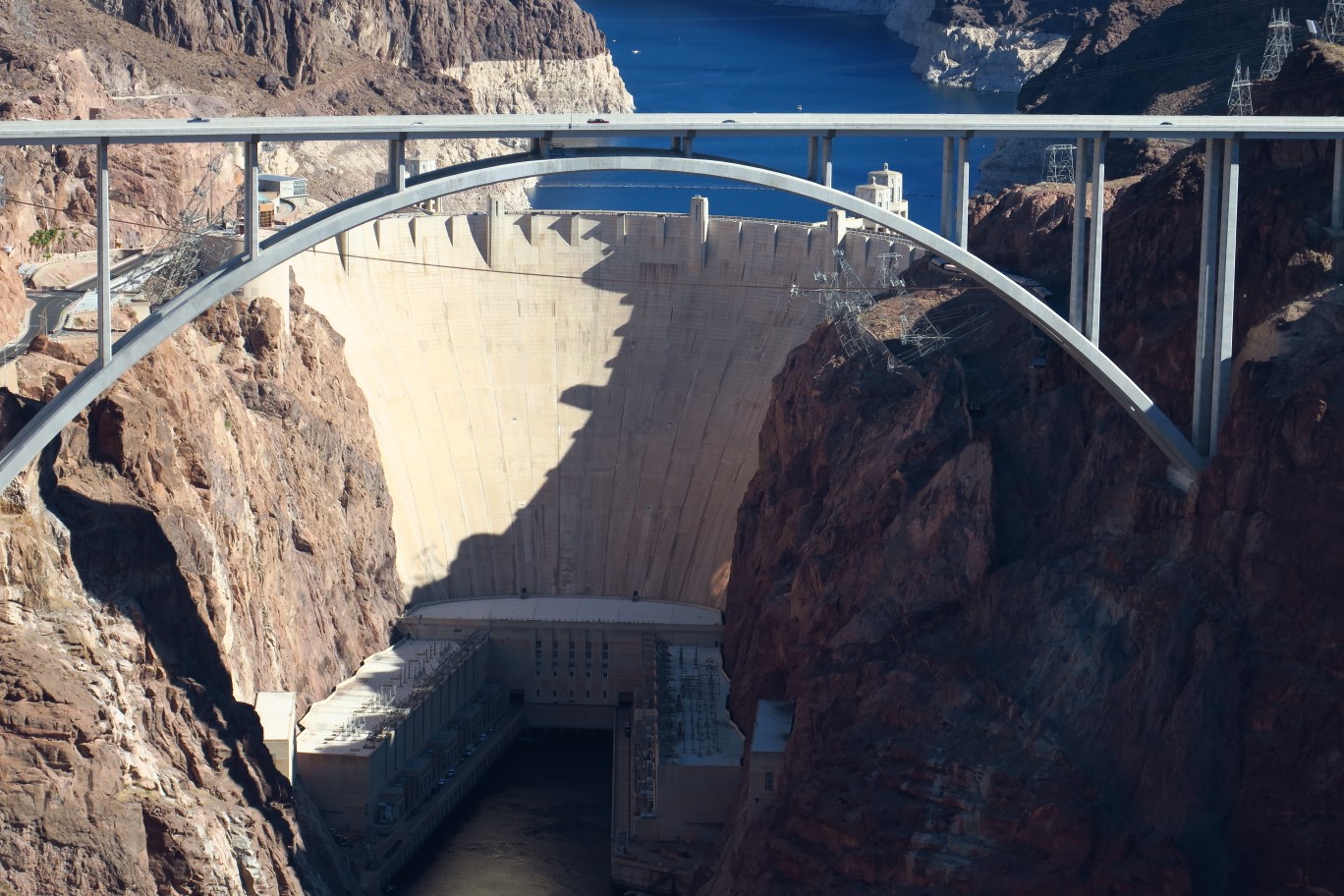 38-closer_view_of_Hoover_Dam,bypass_bridge