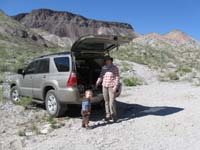 60-Kenny_and_Mommy_back_at_the_car