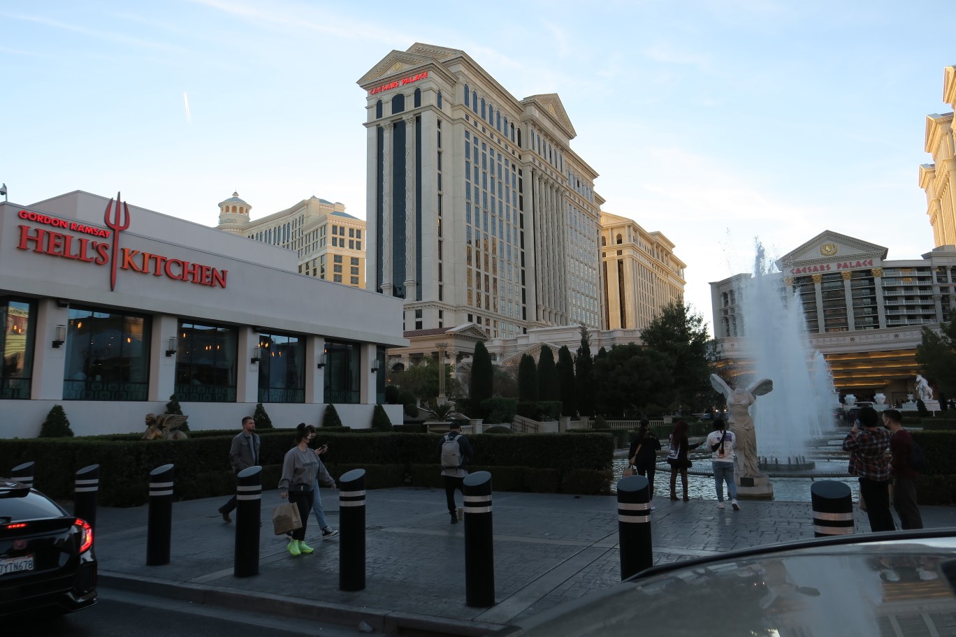 035-Caesars_Palace_fountains