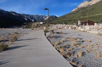 04-Visitor_Center_area_leading_to_the_trails