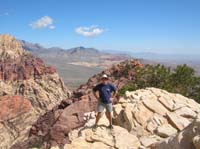 087-Chris_on_Gunsight_Notch_with_Red_Rock_loop_in_background