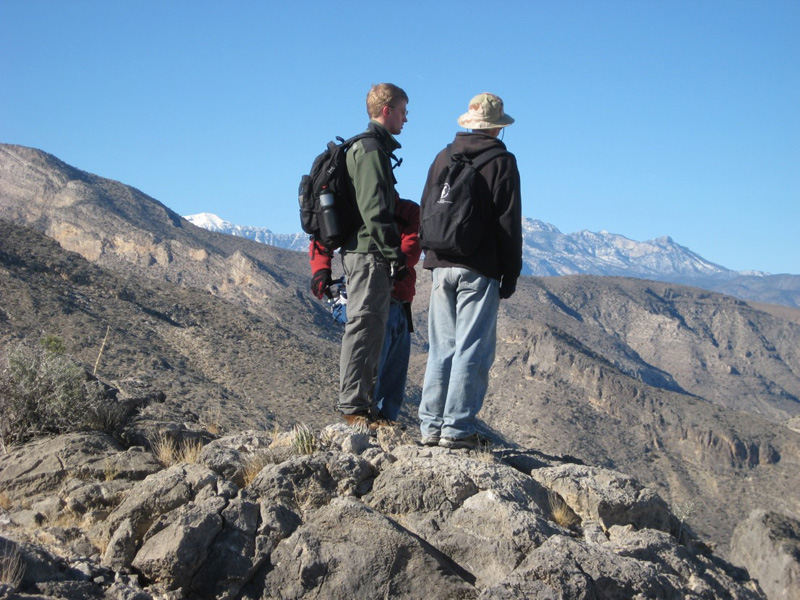 23-Spring_Mountains_in_distance