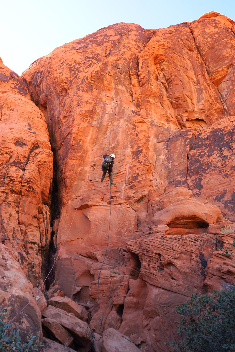 39-Steve_on_rappel