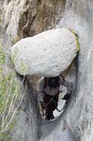 51-Ted_rappelling-big_chock_stone_is_the_anchor