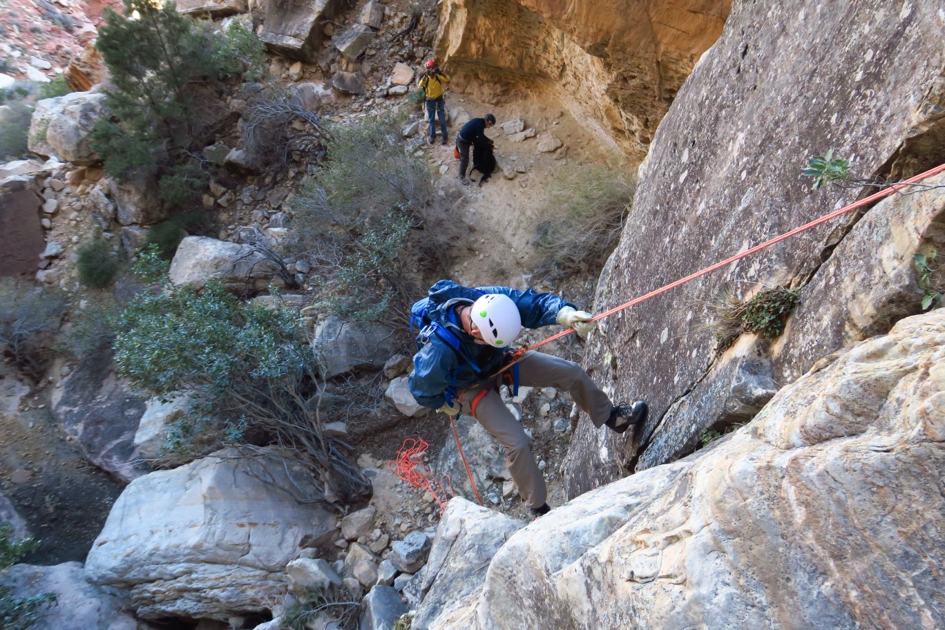 52-Kent_rappelling