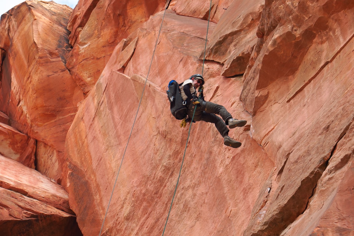 51-rap_5-Ed_rappelling