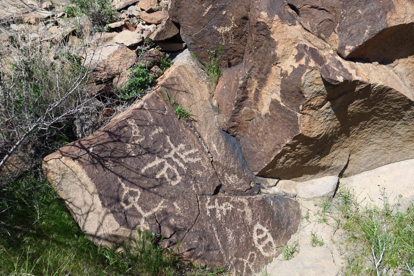 043-petroglyphs