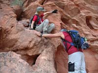 33-Peppe_helping_others_down