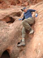 37-Tom_downclimbing