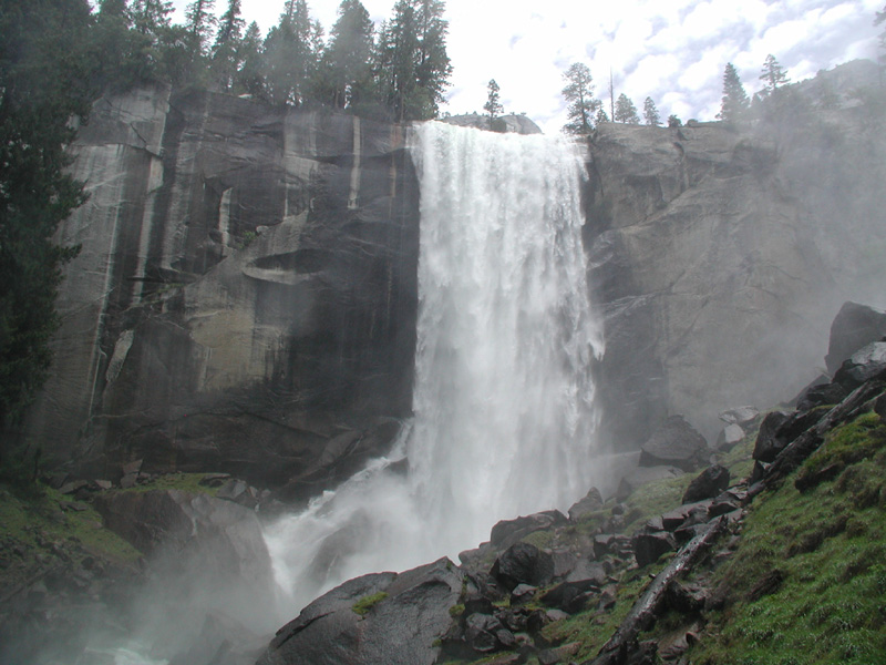 30-Vernal_Falls_along_Mist_Trail