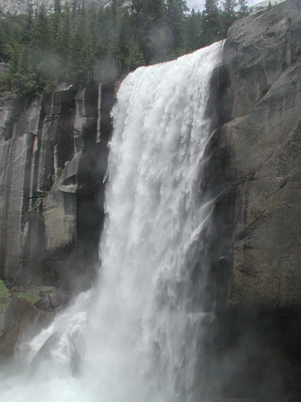 32-Vernal_Falls_along_Mist_Trail