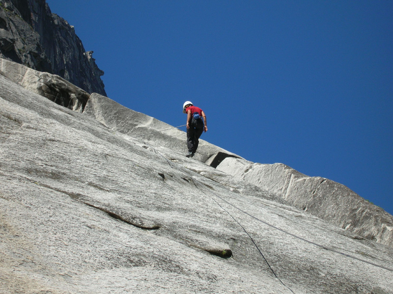 22-Luba_climbing_down